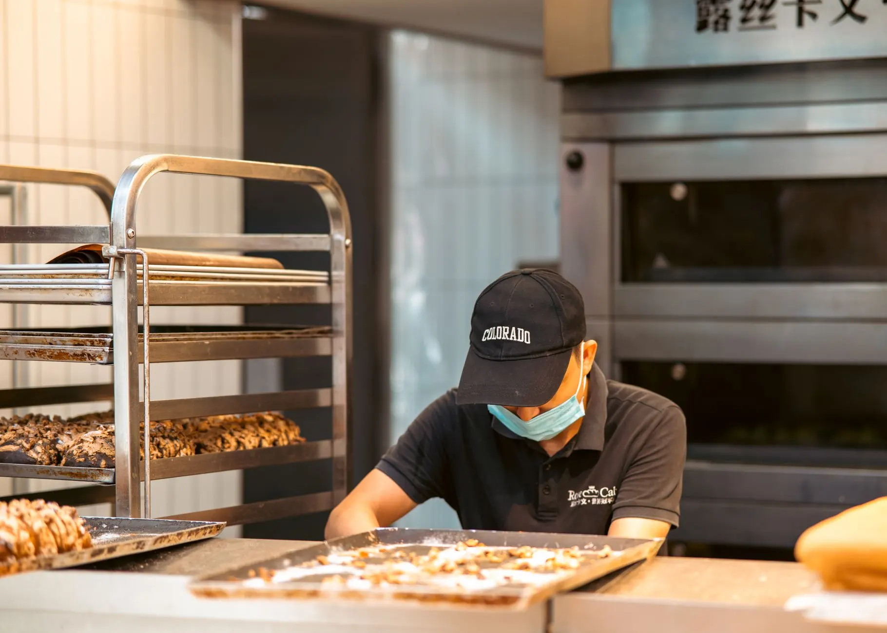 翡翠挂件与和田玉选购要点详解：从质地到工艺的全面分析