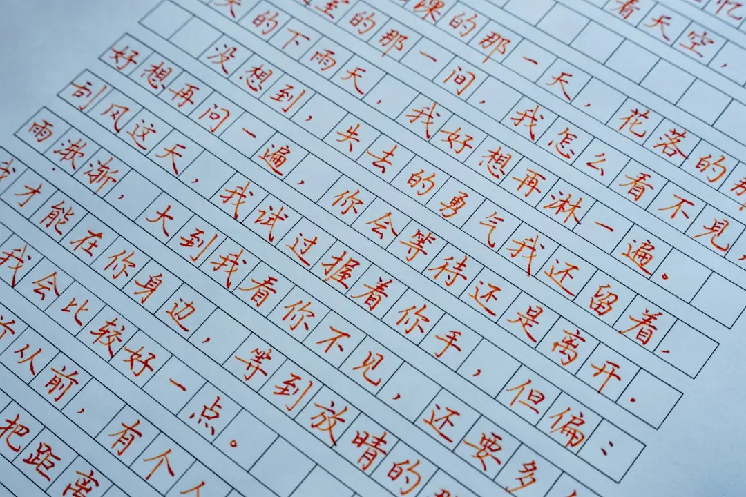 翡翠挂件与和田玉雕件材质对比及选购建议