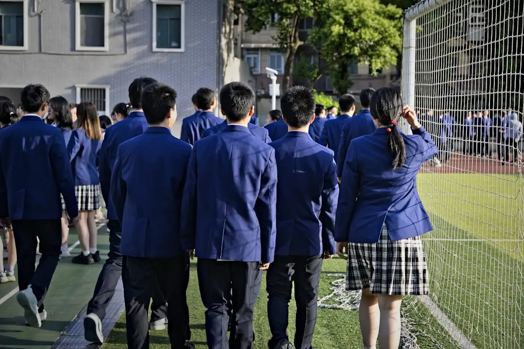 翡翠挂件与和田玉手串的选购要点及日常保养方法